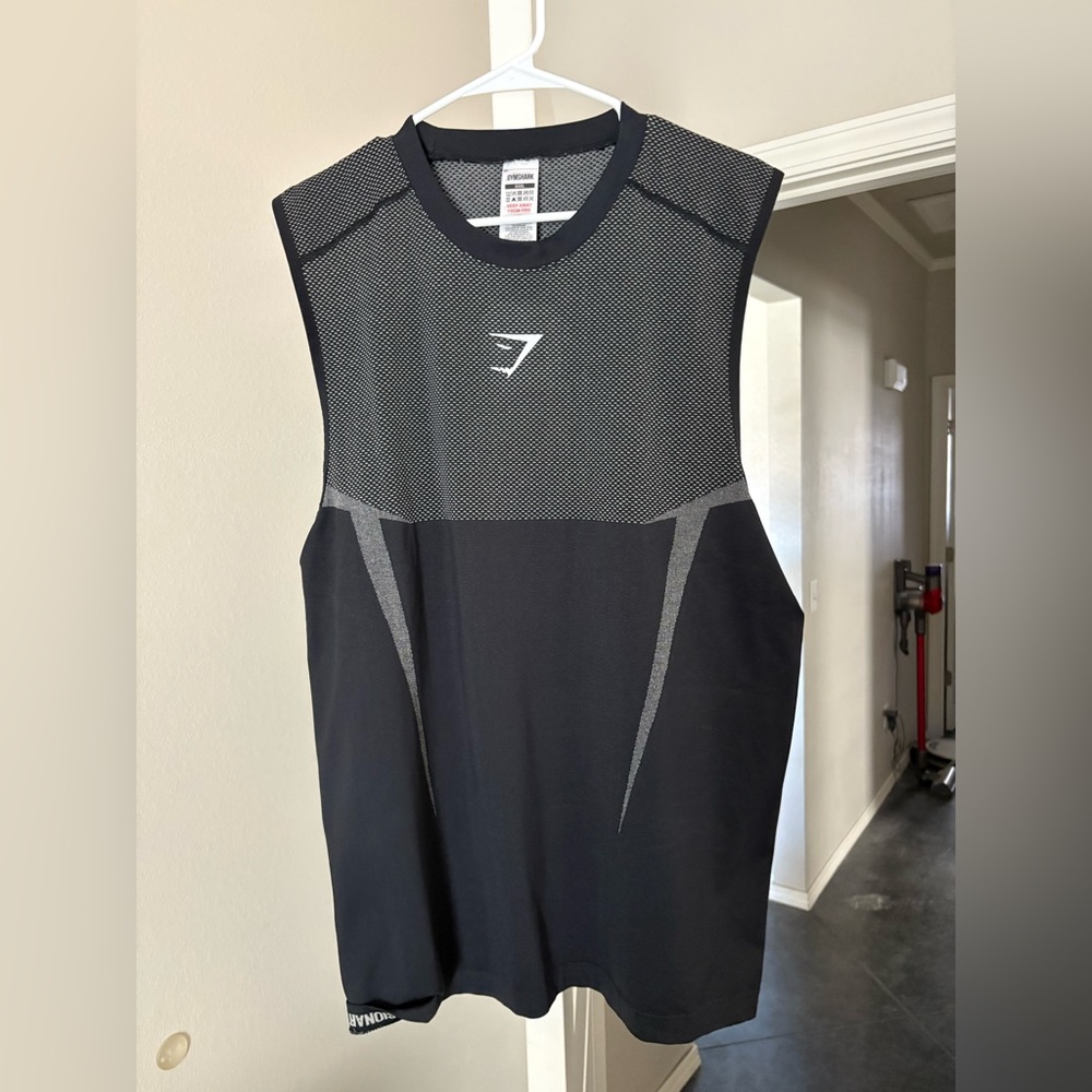 Gymshark Onyx 5 black and light grey Seamless Tank NWOT 100% authentic